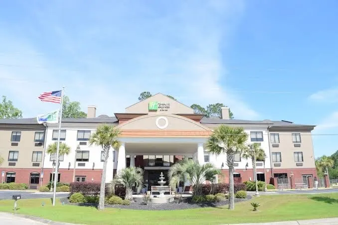 Holiday Inn Express & Suites Pensacola W I-10