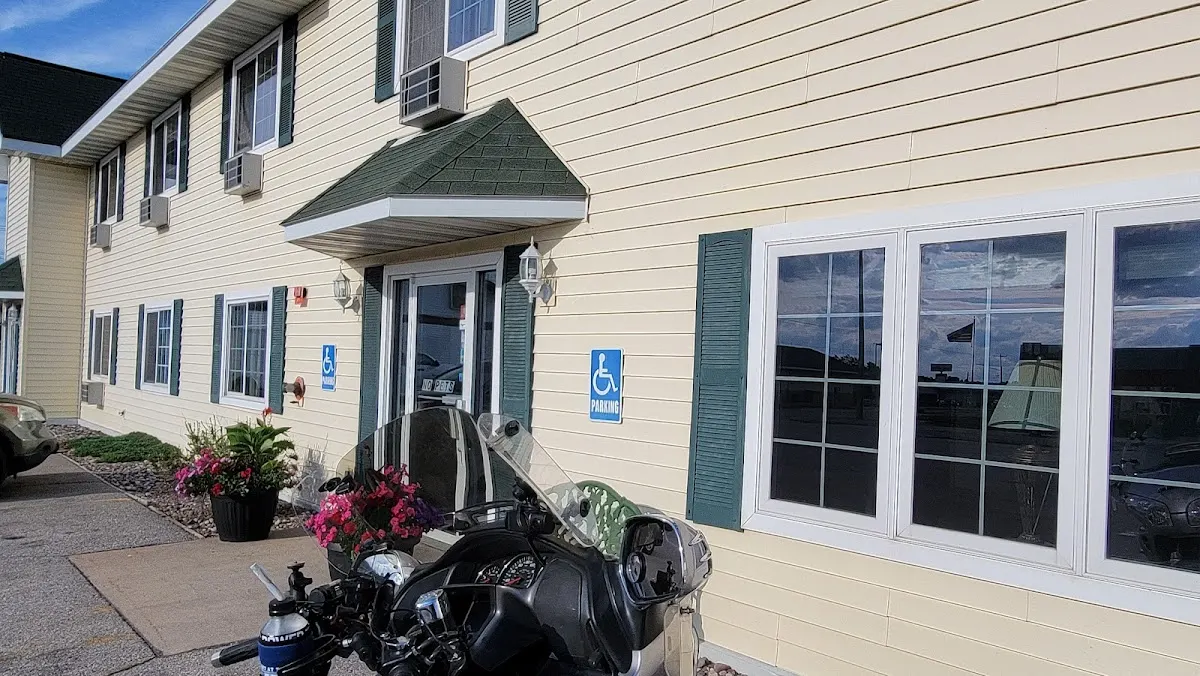 Budget Host Inn & Suites ( Formerly Lincoln Host Motor Inn)