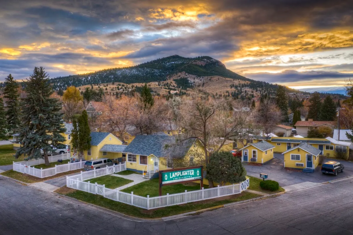 Lamplighter Cabins & Suites