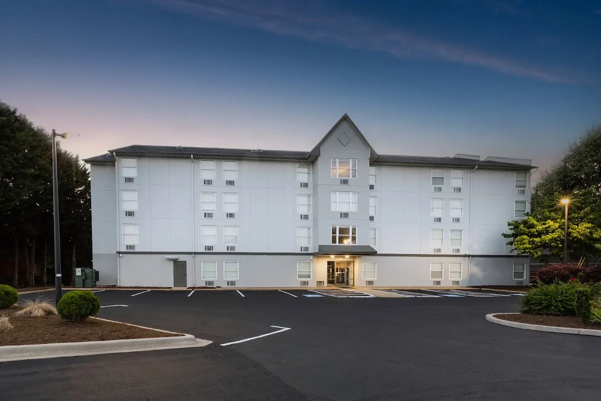 Rodeway Inn & Suites near Outlet Mall - Asheville