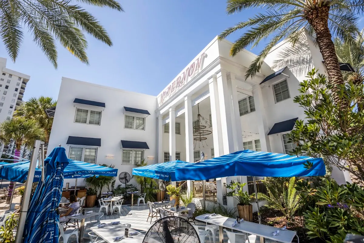 Oceanside Hotel + Suites