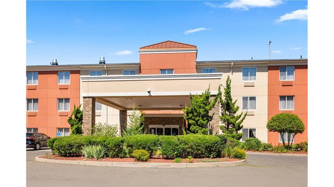 Quality Suites Stratford