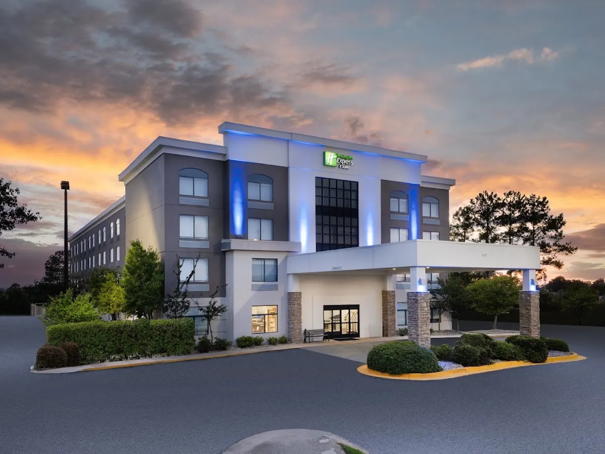 Holiday Inn Express & Suites Augusta West - Fort Gordon by IHG