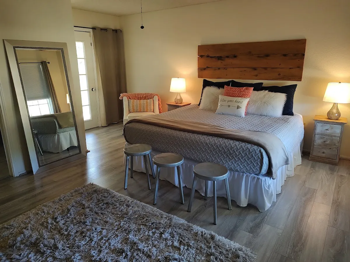 Hill Country Farmhouse & Cabins