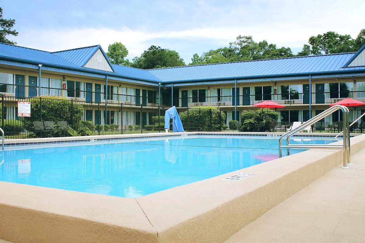 Residence Hub Inn & Suites