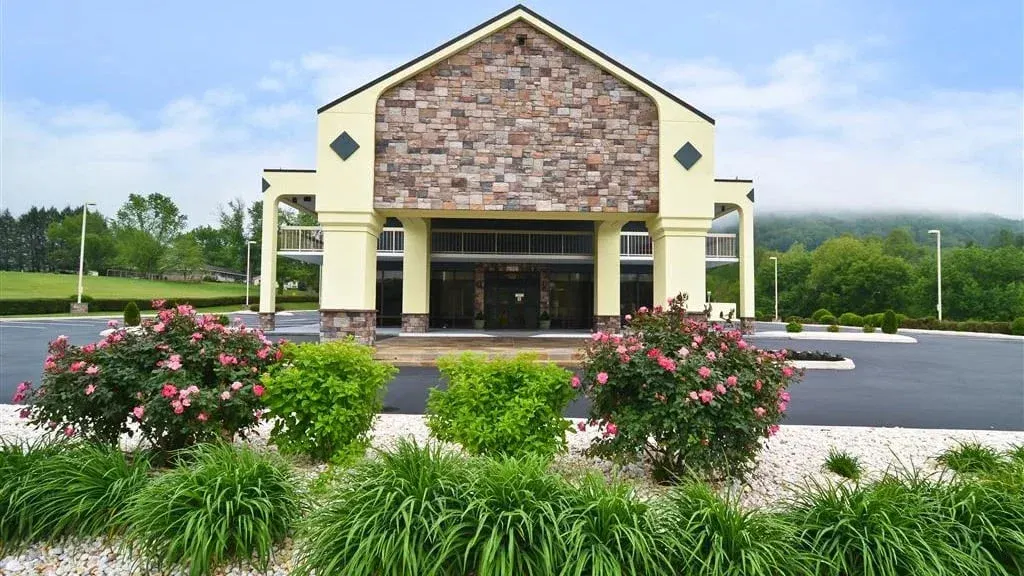Best Western Cades Cove Inn