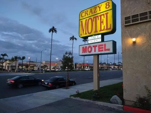 Crazy 8 Motel