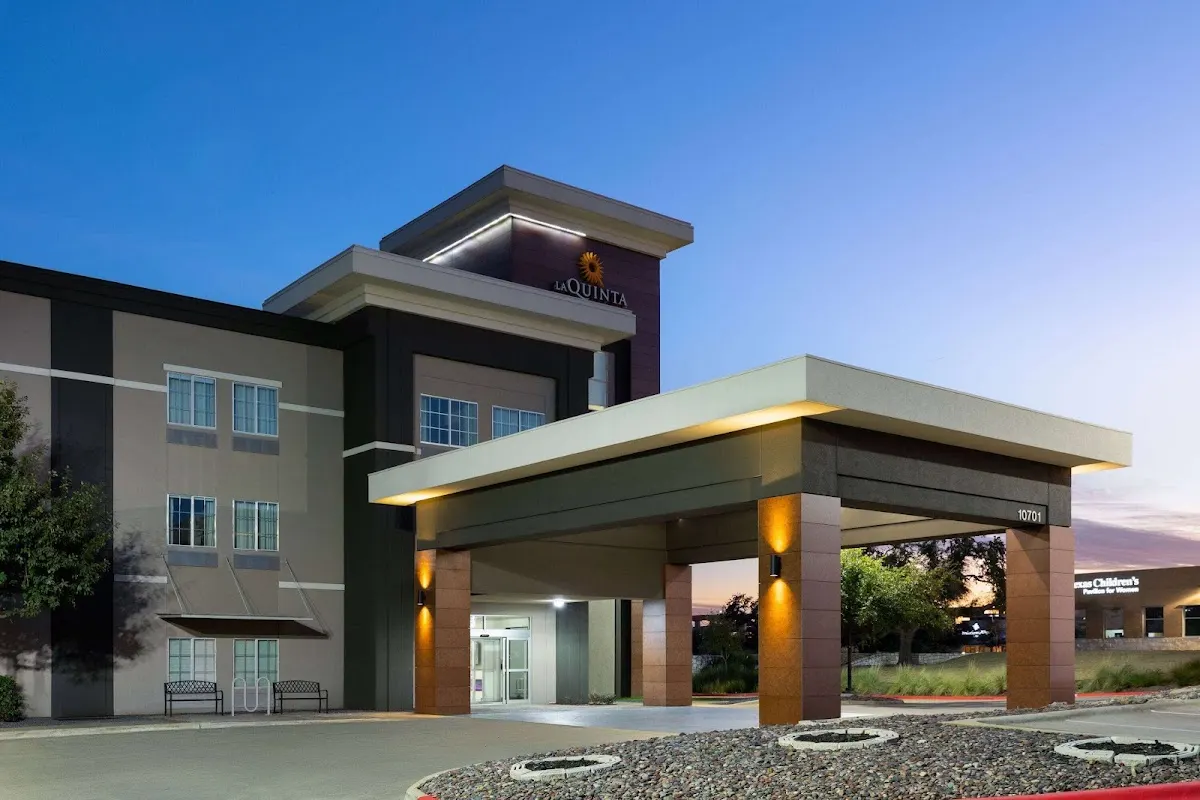 La Quinta Inn & Suites by Wyndham Austin NW/Lakeline Mall