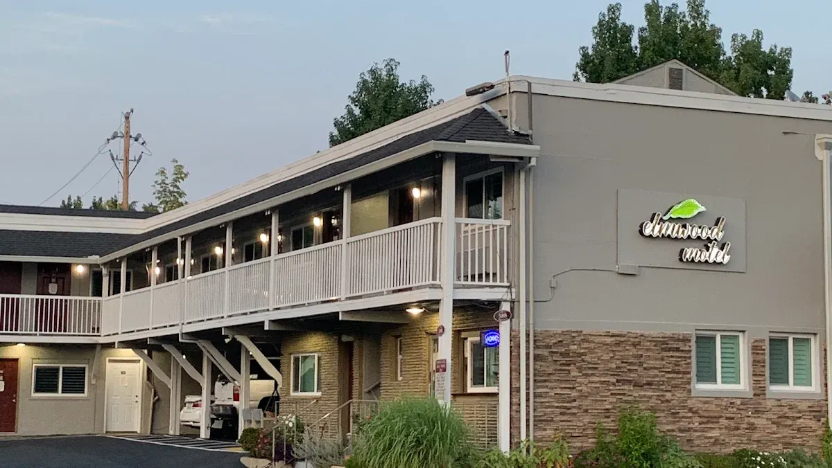 Elmwood Motel