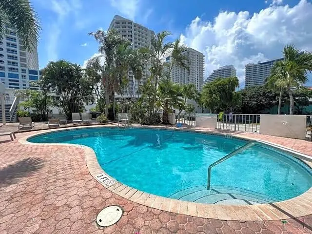 North Beach Hotel