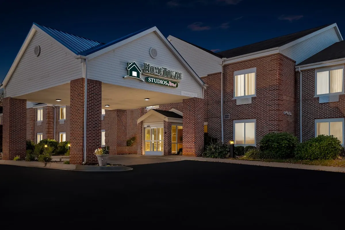 HomeTowne Studios East Lansing - Okemos