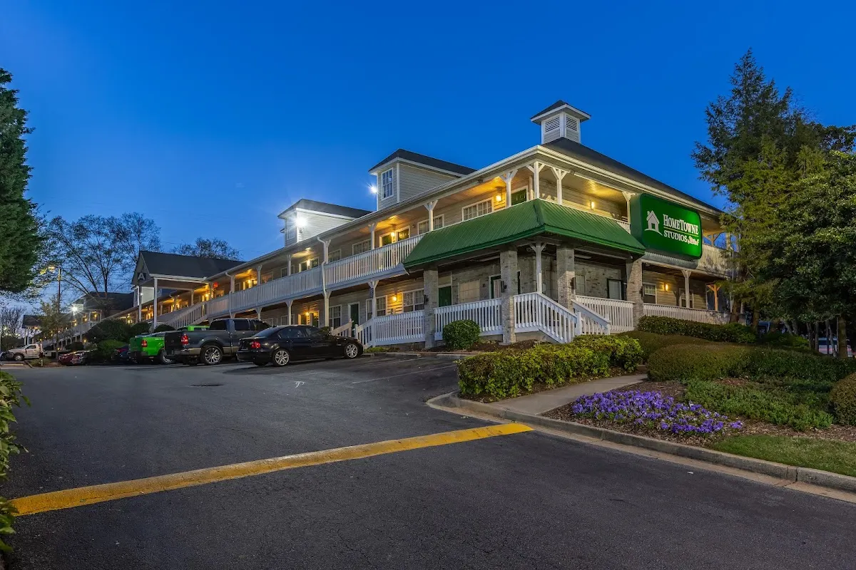 HomeTowne Studios by Red Roof Atlanta - Norcross South