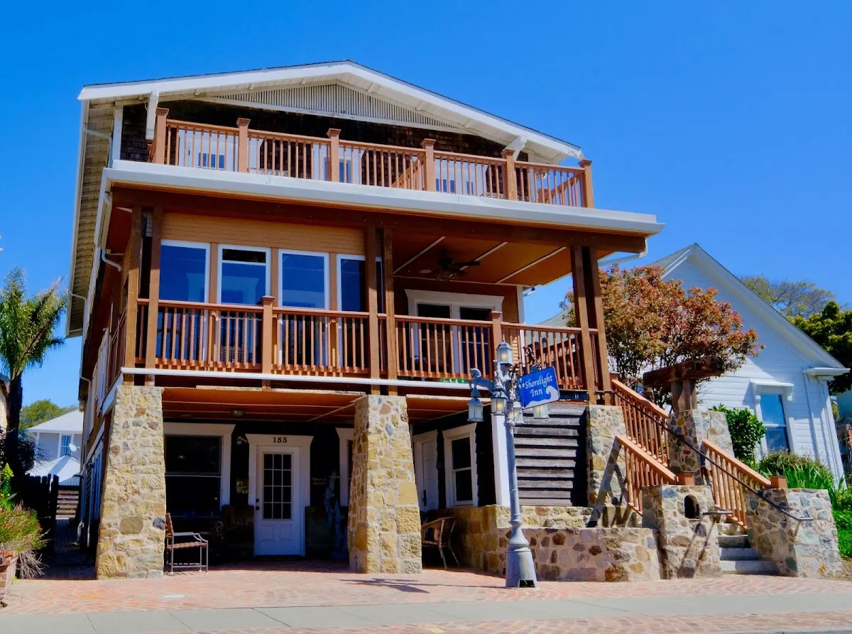 Shorelight Inn