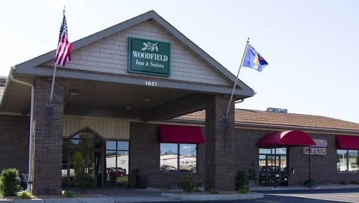 Woodfield Inn & Suites