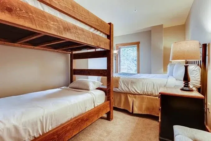 Red Hawk Lodge