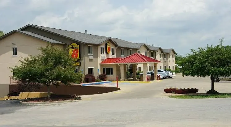 Super 8 by Wyndham Bloomington University Area
