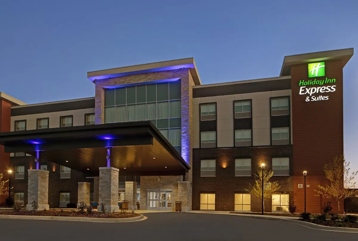 Holiday Inn Express & Suites Milwaukee - Brookfield by IHG