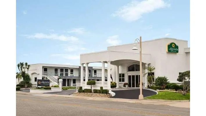 La Quinta Inn & Suites by Wyndham Oceanfront Daytona Beach