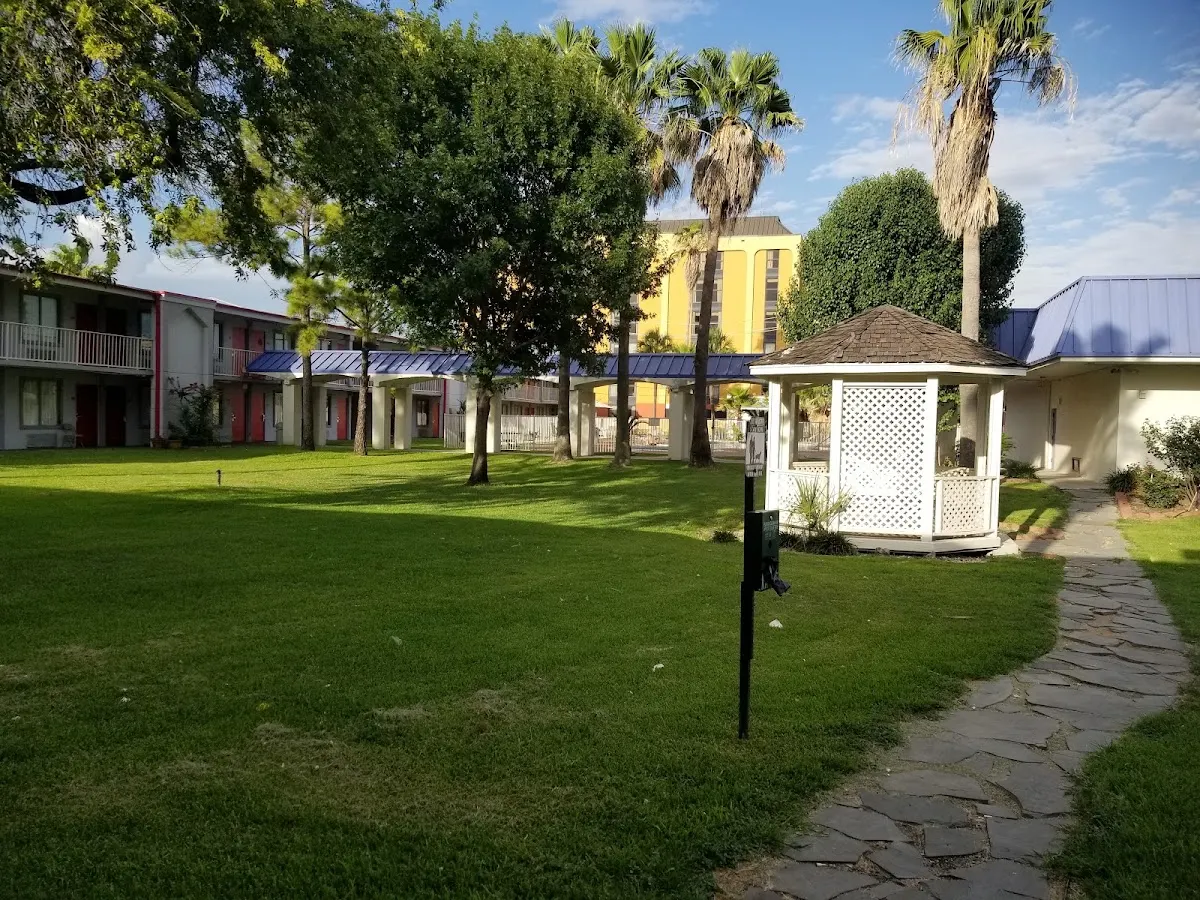 Luxury Inn & Suites East Houston