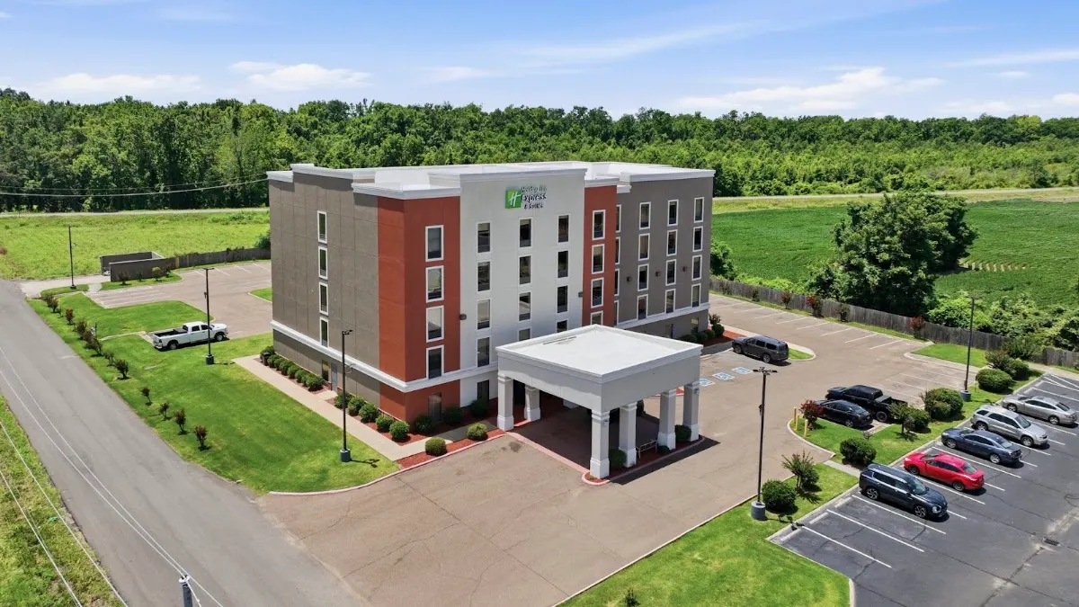 Holiday Inn Express & Suites Greenwood by IHG