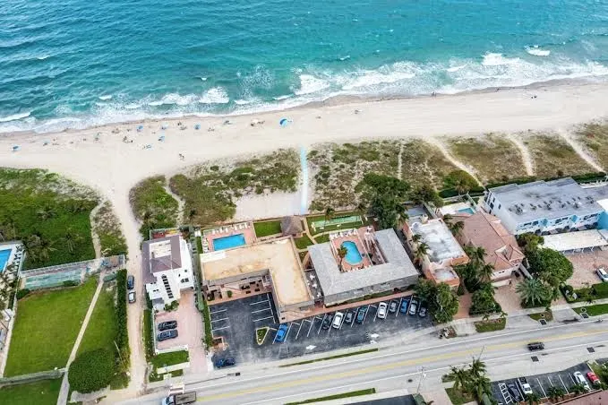 Emerald Seas Beach Club