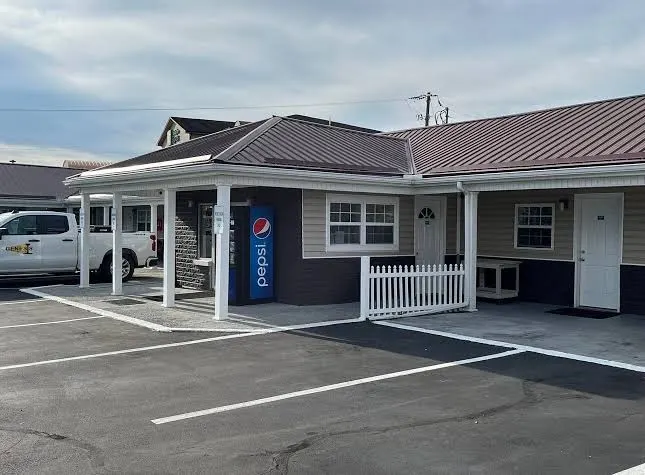 Turnpike Motel