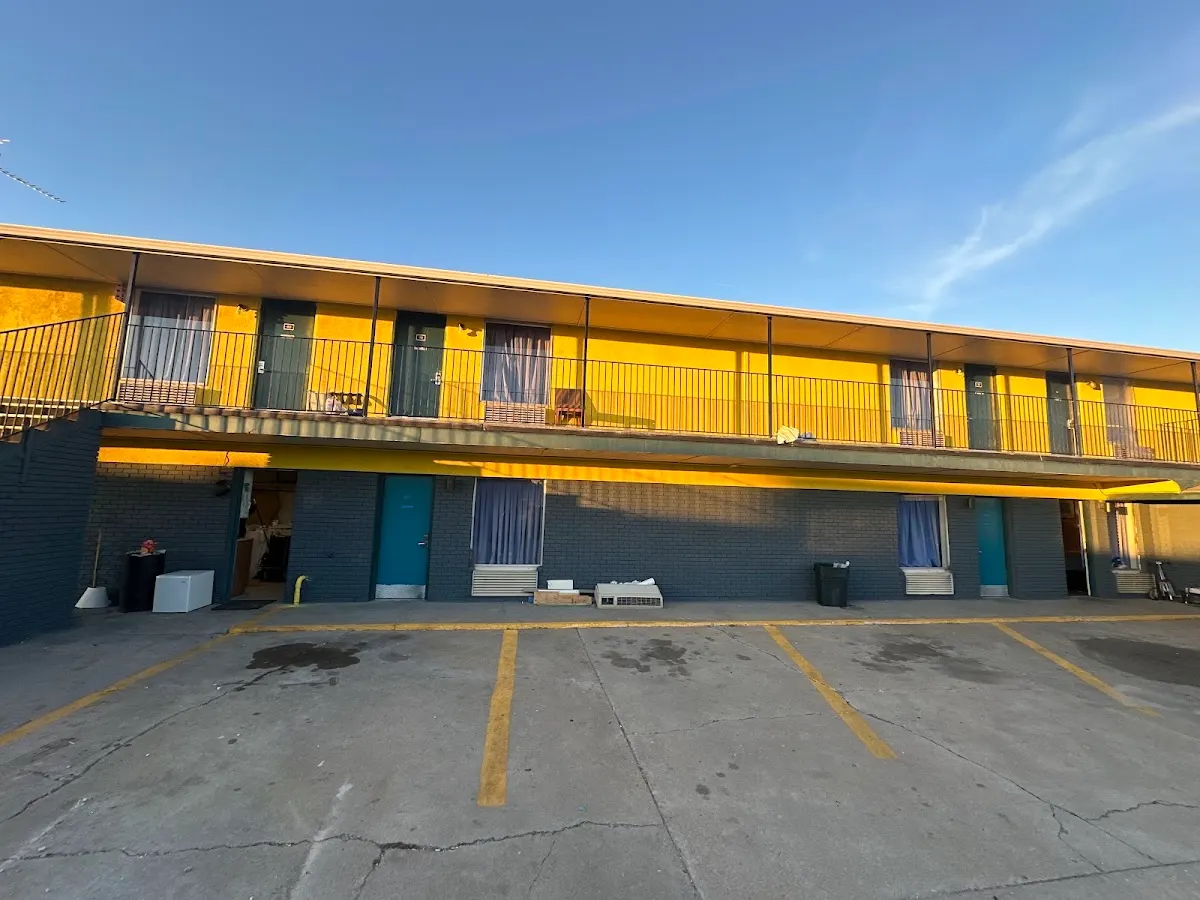 Travel Inn & Suites