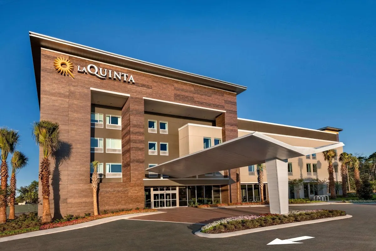La Quinta Inn & Suites by Wyndham Orlando IDrive Theme Parks