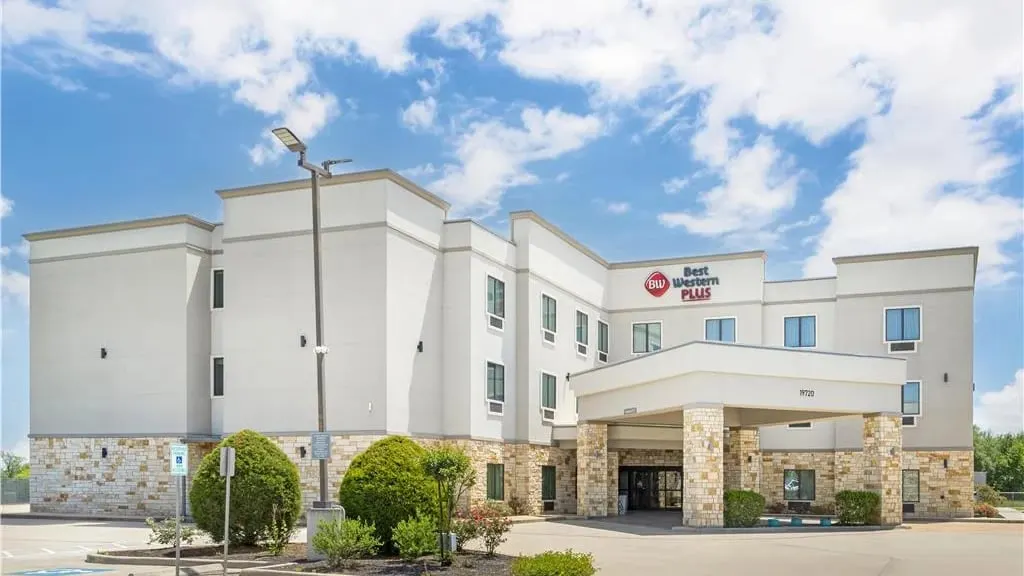 Best Western Plus Waller Hotel
