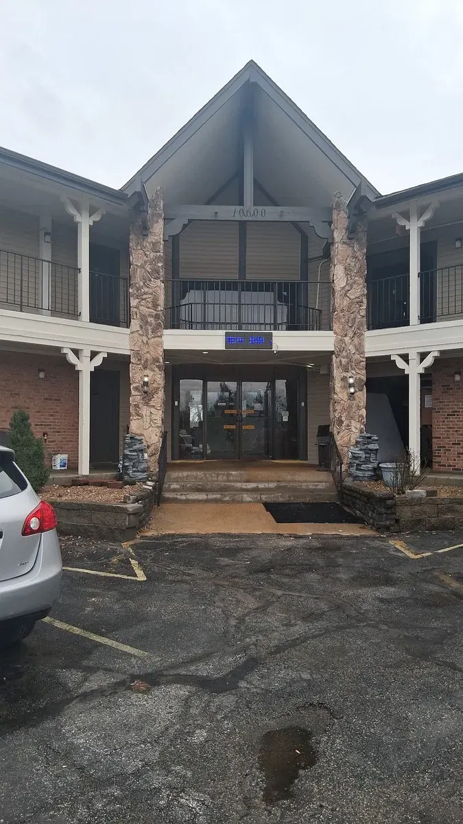 Lakeview Inn, Lake St Louis, shortly converting to 'Days Inn'