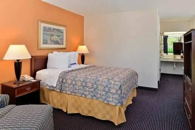 Heritage Inn & Suites