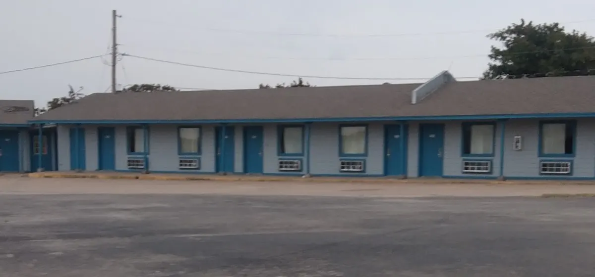 Lake Shore Motel & RV Park