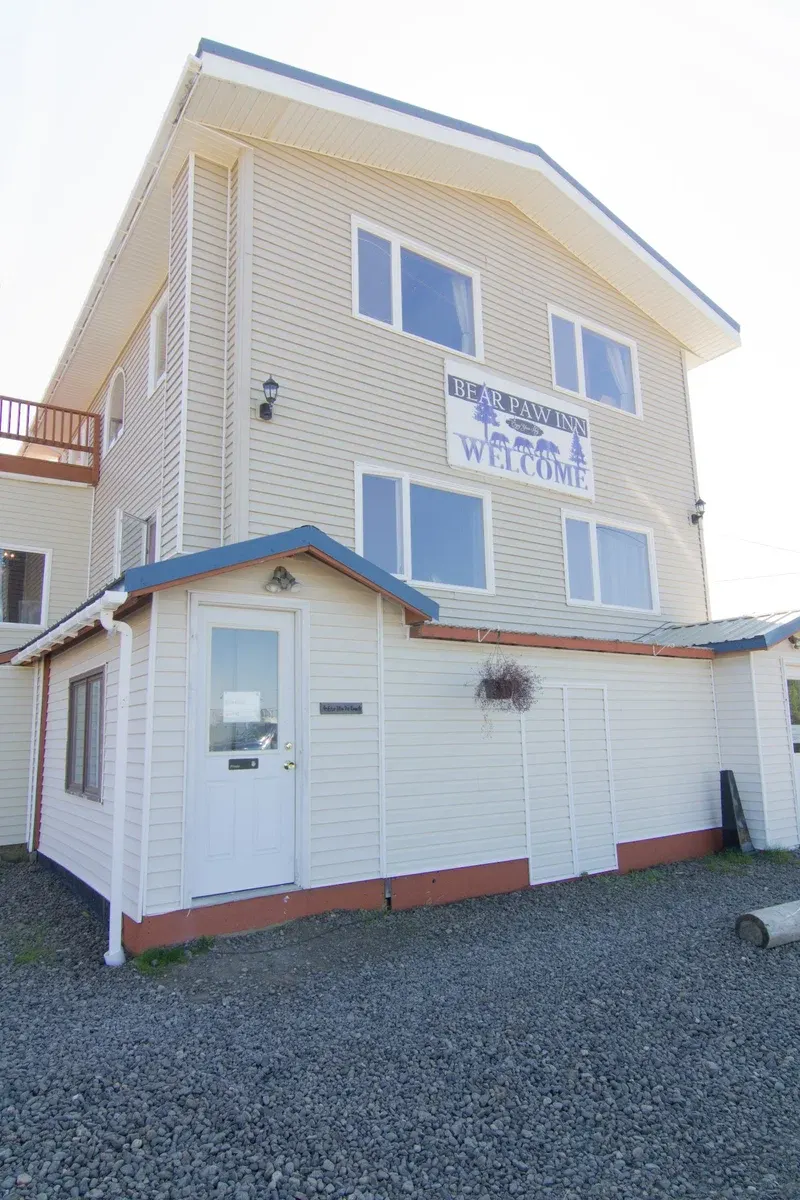 Bear Paw Inn