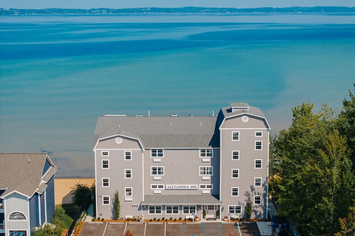 Alexandra Inn - Beachfront Resort Hotel in Traverse City