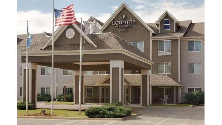 Country Inn & Suites by Radisson, Norman near University