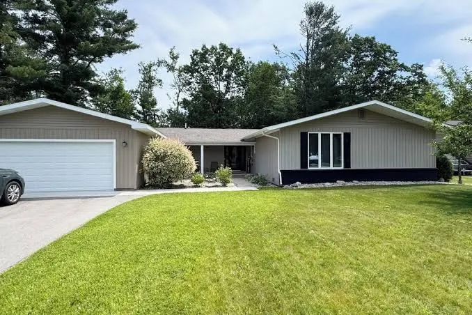 3 Mi to Dtwn Alpena: Family Home w/ Seasonal Pool!