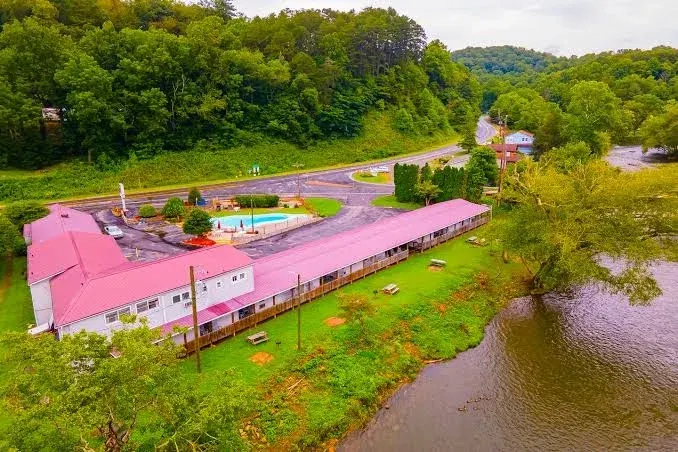 Lloyd's On The River Country Inn By Oyo