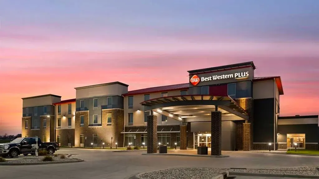 Best Western Plus Lakeview Hotel