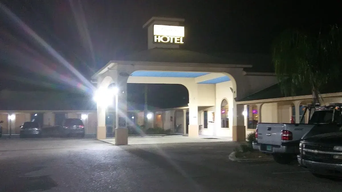 Riviera Inn & Suites