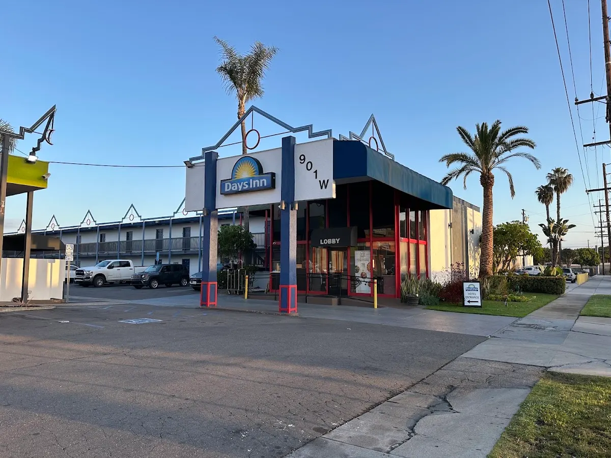 Days Inn by Wyndham Los Angeles LAX Airport / Stadium Area