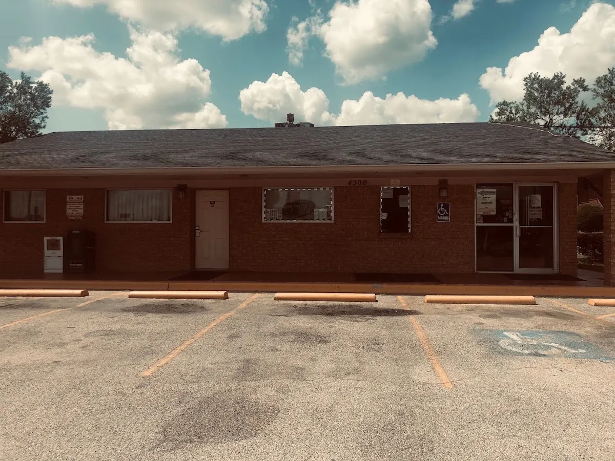 Hallmark Inn & Suites