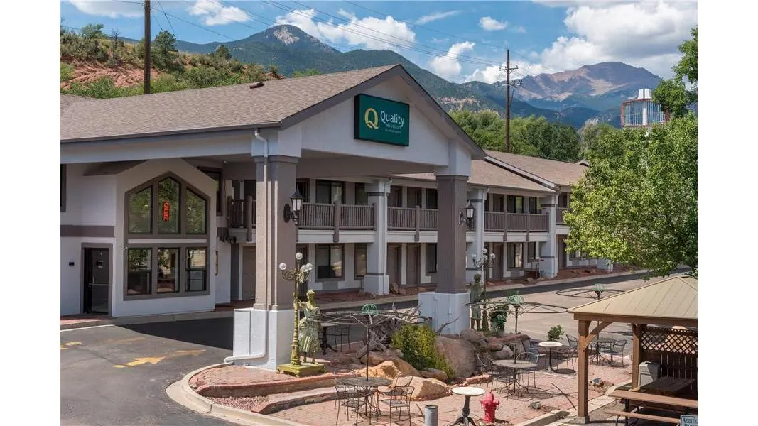 Quality Inn & Suites Manitou Springs at Pikes Peak / Garden of the Gods