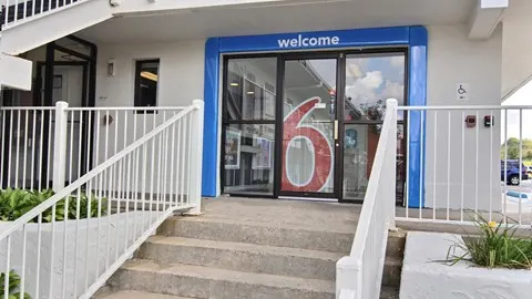 Motel 6 Middleburg Heights, OH - Cleveland