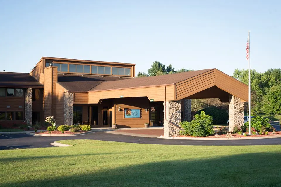 Carlton Lodge Hotel& Suites