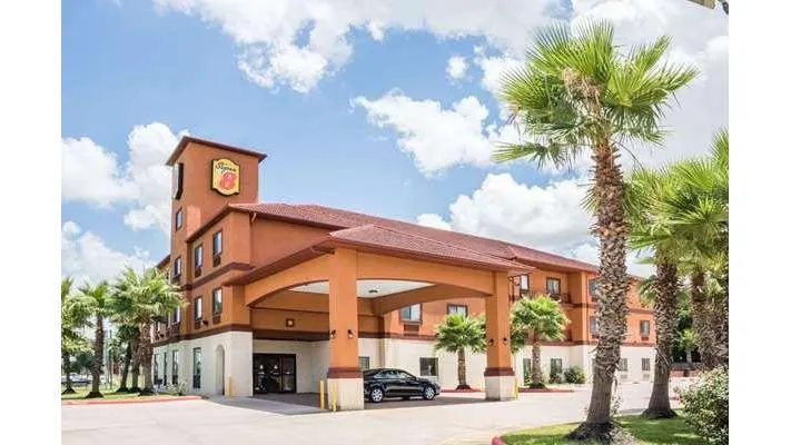 Super 8 by Wyndham Brookshire TX