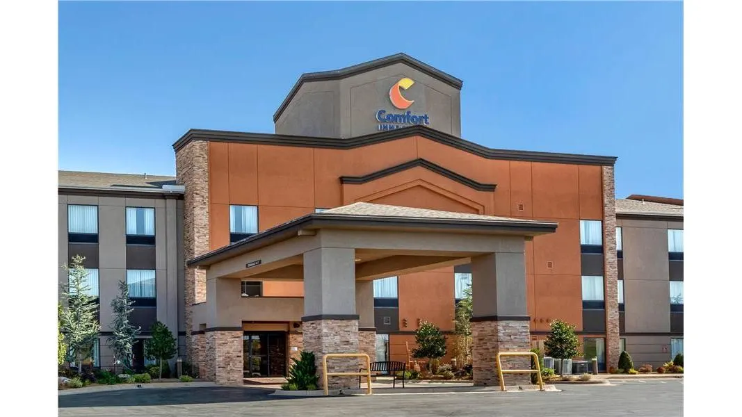 Comfort Inn & Suites Pauls Valley - City Lake