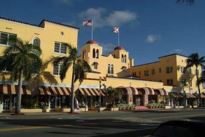 Colony Hotel & Cabana Club