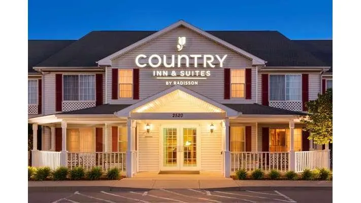 Country Inn & Suites by Radisson, Nevada, MO