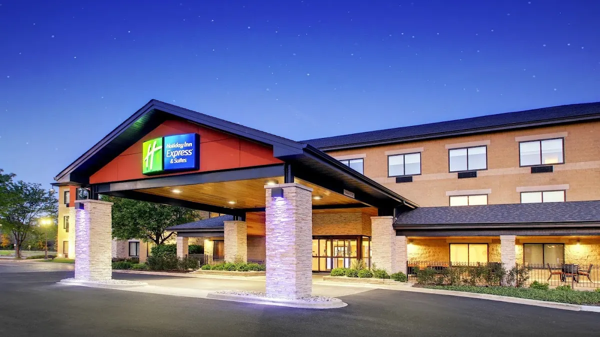 Holiday Inn Express & Suites Aurora - Naperville by IHG