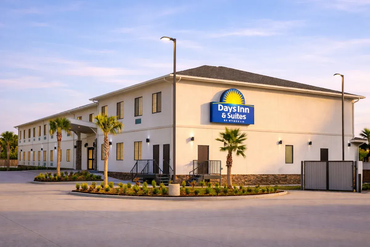 Days Inn & Suites by Wyndham Tomball/Houston NW